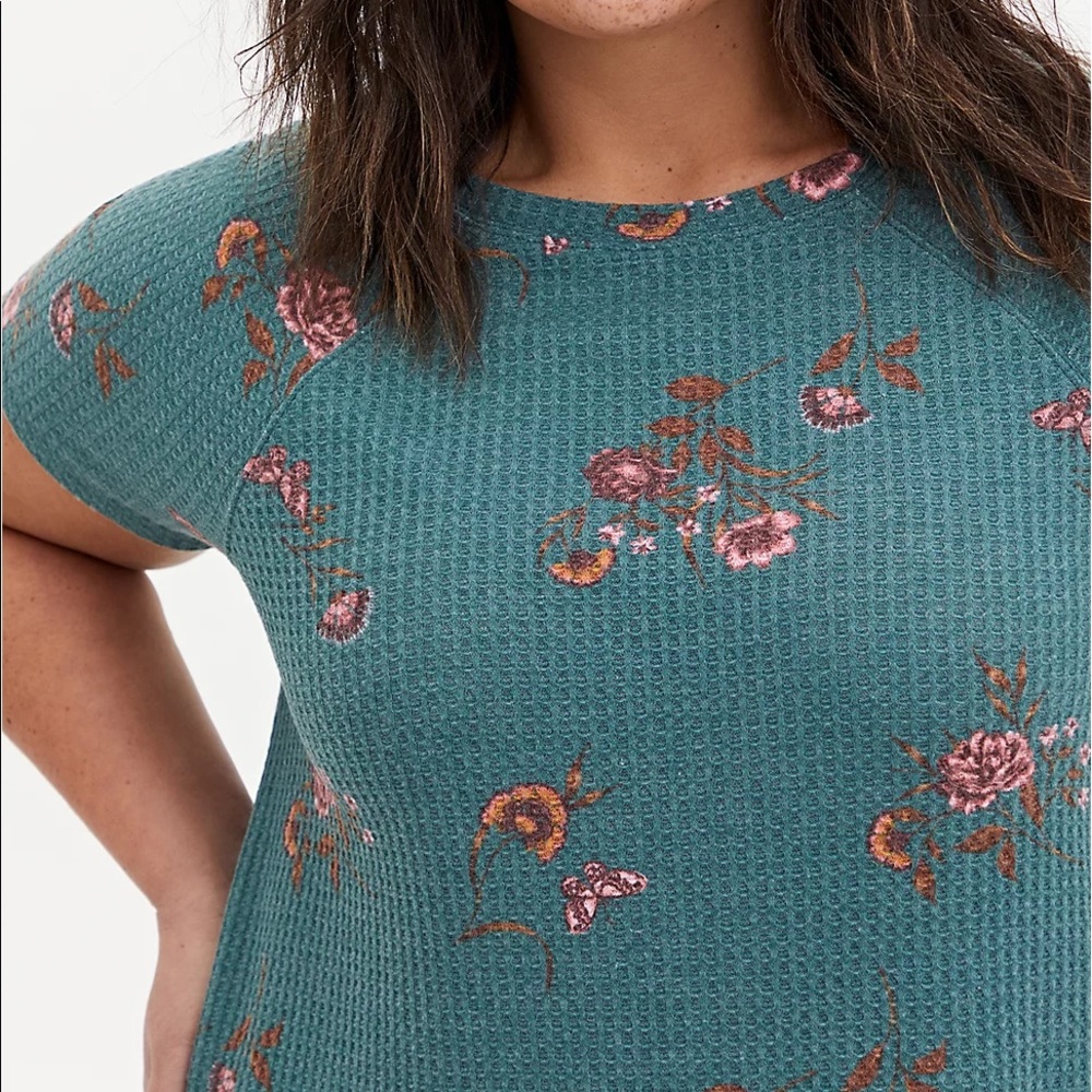 TORRID CREW TEE - WAFFLE-KNIT FLORAL PINE GREEN